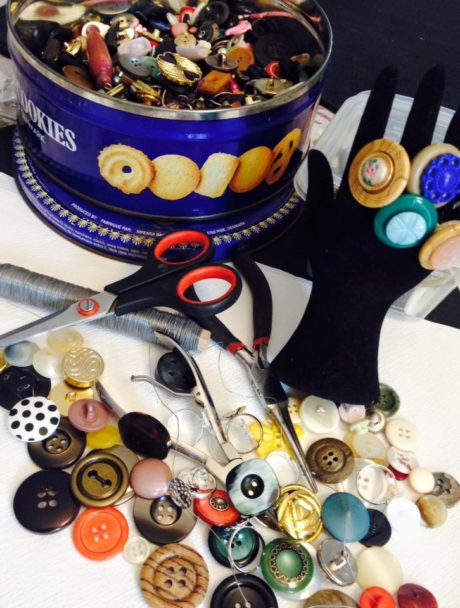 Riciclo creativo: bottoni per anelli eco-vintage